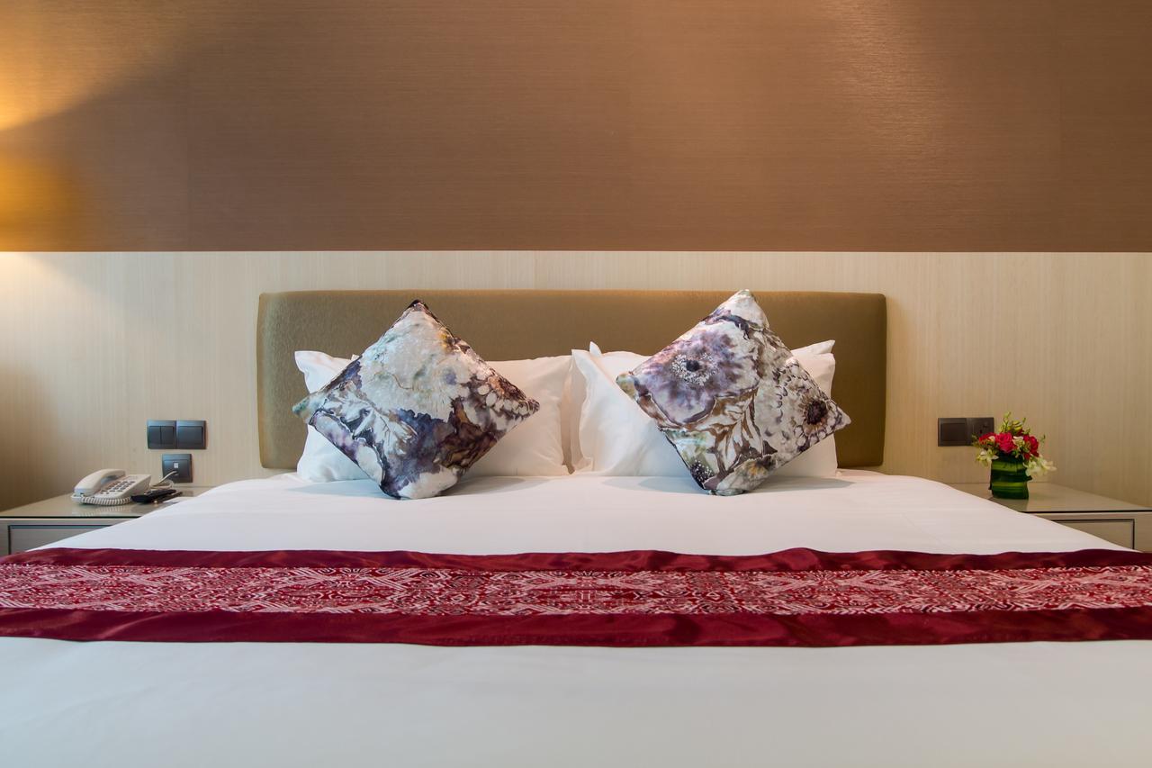 Corner Deluxe King Room